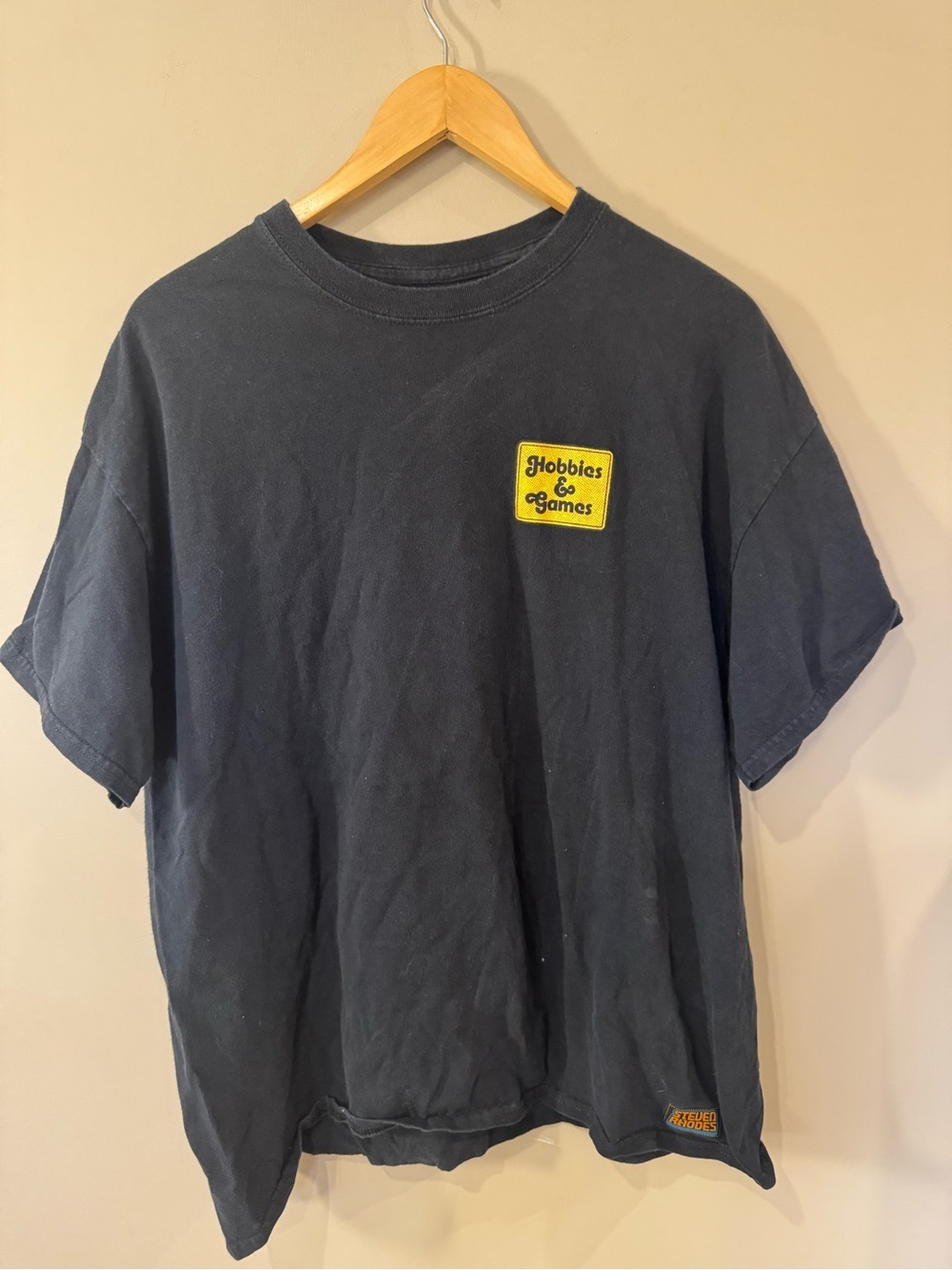 Steven Rhodes “Tag, You're It!” Black Graphic Tee - Picture 2 of 3